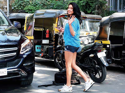 Before the lockdown, Janhvi Kapoor spotted in Bandra