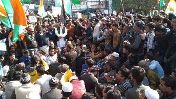 Urdu poet who backed anti-CAA stir dropped from UP mushaira list after BJP protest