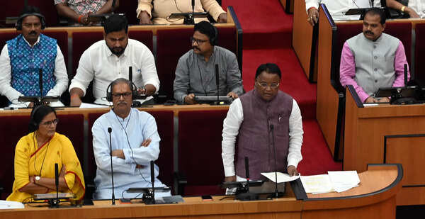 CM Majhi, Naveen spar as quota debate triggers political face-off