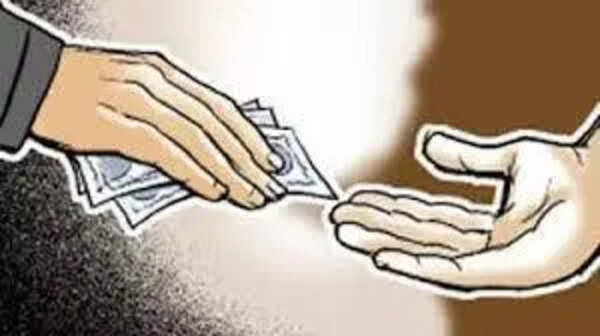 3 cops suspended for taking bribe from rowdy