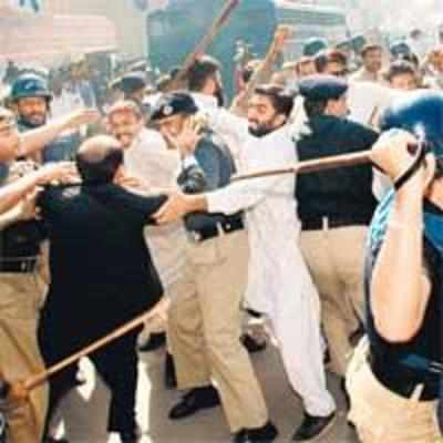 Ousted Pak CJ urges uprising