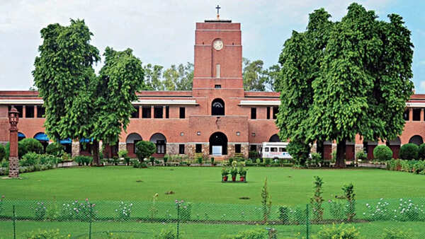 12 Delhi University colleges to submit docus after allegations