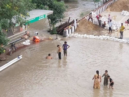 Delhi News: PM Modi Inquires About Flood Situation In National Capital ...