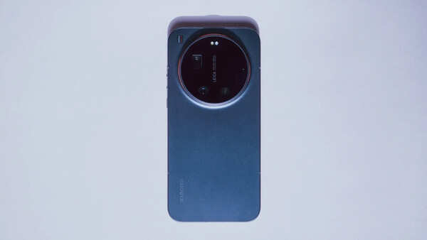 Xiaomi 17 Ultra review: A phone, mostly a camera