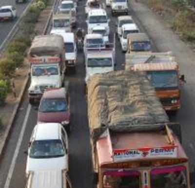 Parking on service roads on Pune-Mumbai highway to be banned