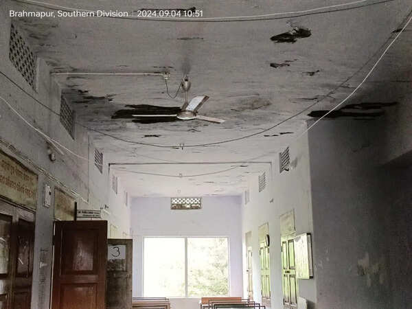 Plea to govt to repair ramshackle school building in silk city