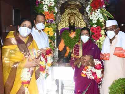 Deputy CM Ajit Pawar prays at Pandharpur temple for early coronavirus vaccine