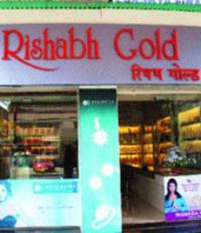 Youth posing as customer at store steals gold ornaments worth Rs 2.67L