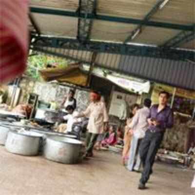 Mayor gives taste of power, sets up kitchen at station