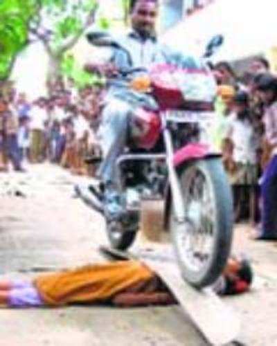 Two-wheeler stunt stuns Tamil Nadu