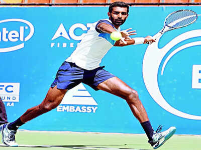 Prajnesh on track to regain title