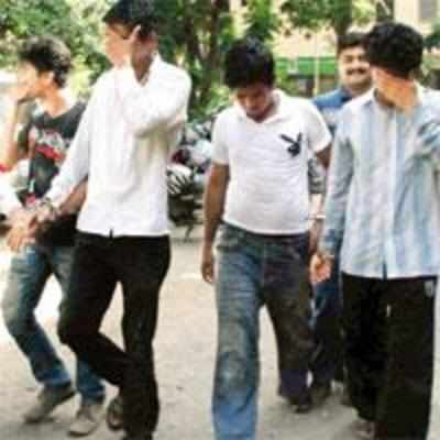 Cricket crazy students rob shop to buy IPL tickets