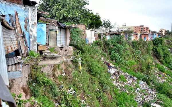 Nashik Municipal Corporation to build retaining wall at Kazigadi to avert recurring landslides, especially during monsoon season