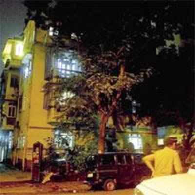 Seven armed men rob 3 in daylight at Matunga house