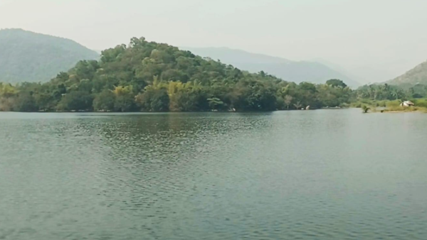 Farmers oppose move to dig wells in Vallimadurai-Varattaru reservoir to supply water to Harur municipality