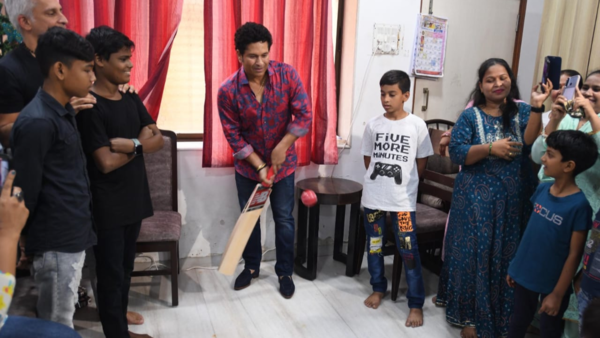 Mumbai: Sachin Tendulkar celebrates Christmas early with children at Happy Feet Home