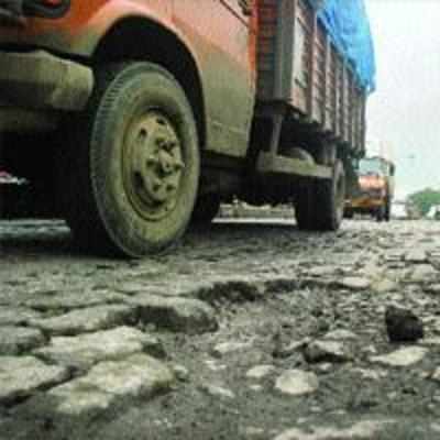 Dislodged paver blocks at Turbhe junction a nightmare for motorists