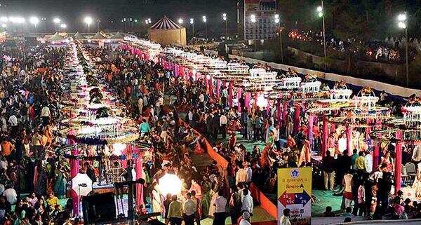 Surat: Rs 22 lakh raised for Pulwama martyrs in mass marriage