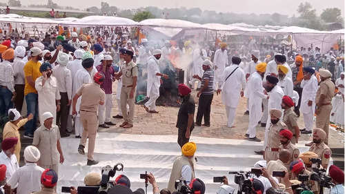 Punjab News Live Updates: Parkash Singh Badal cremated with full state honours - The Times of India