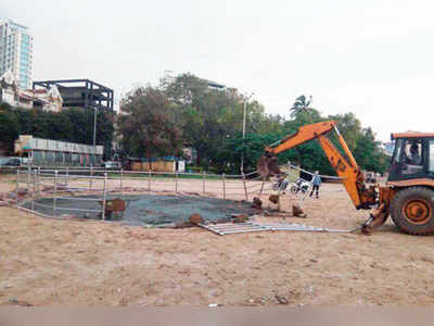 BMC demolishes illegal structure at Girgaum chowpatty