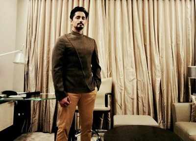 Siddharth takes audience poll on Andhadhun remake; Ayushmann Khurrana is all game