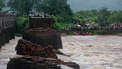 Naval divers locate wreckage of second bus in Mahad tragedy