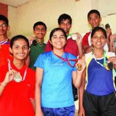 Medals poured in for Thane at Athletic c'ship