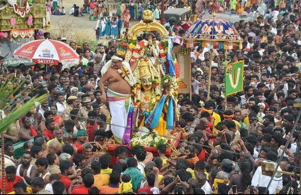 Thousands witness Manduga Maharishi liberation ritual during Kallazhagar procession