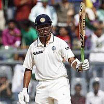 Dravid completes 13,000 runs in test cricket
