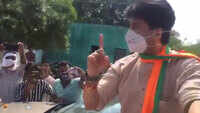 MP bypolls: Jyotiraditya calls himself 'Maharaja Scindia', Congress fires salvo 