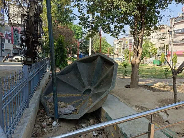 PSHRC hits MC chief with show-cause notice over Model Town park neglect