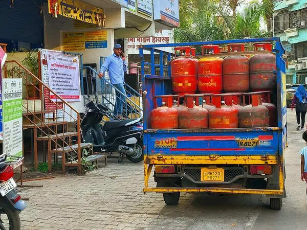 LPG cylinder cancellations surge as panic booking subsides, rush at agencies eases