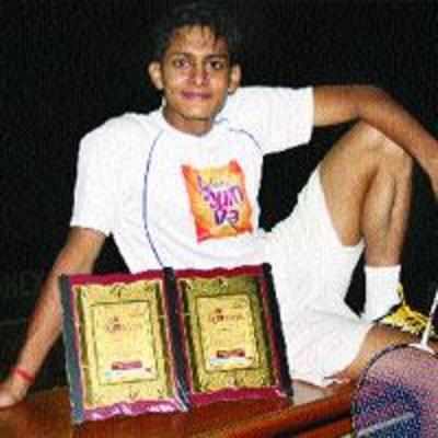 Thaneite bags badminton championship trophy