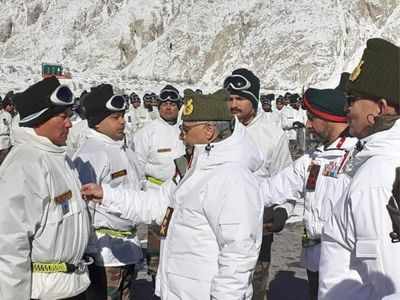 Army Chief Naravane visits Siachen, pays tribute at war memorial