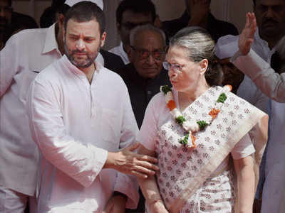 Sonia Gandhi, Rahul Gandhi meet Gujarat MLAs, strategize for assembly polls
