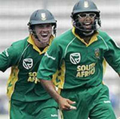 South Africa dethrone Aussies as no. one team, clinch series