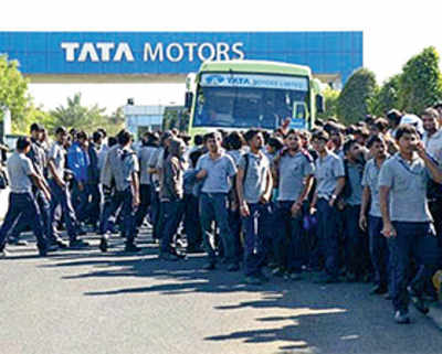 300 striking Tata Nano workers held by police