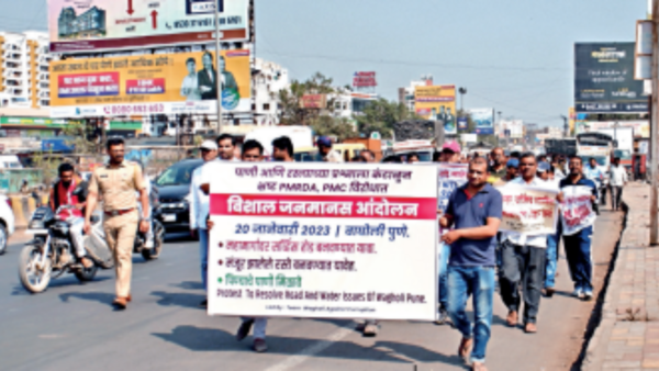 Accidents & water woes spark protest in Pune's Wagholi