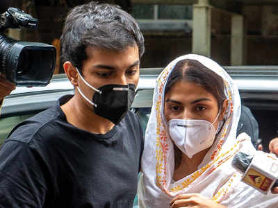 Sushant Singh Rajput case: CBI grills Rhea Chakraborty, brother Showik for third consecutive day
