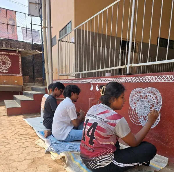 Students, alumni revive Chittara art on school campus in Mangaluru