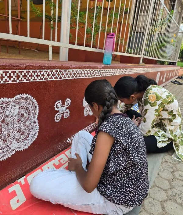Students, alumni revive Chittara art on school campus in Mangaluru
