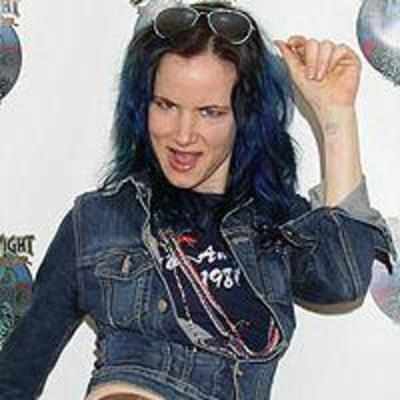 Juliette Lewis injured in hit and run