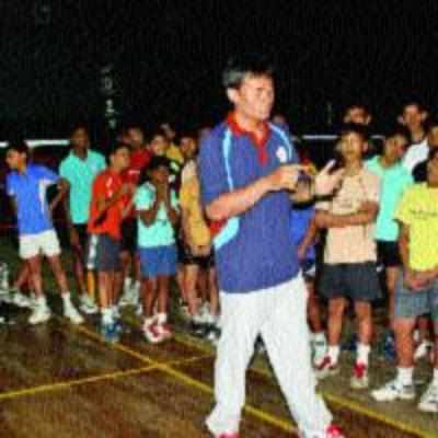 Coach from Indonesia conducts badminton coaching clinic at Thane