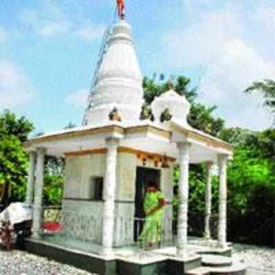 Thieves target Juhugaon, Koparkhairane temples, make off with donation boxes