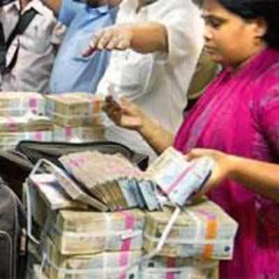 Cash for votes rains in Tamil Nadu, Rs 5.11 crore seized