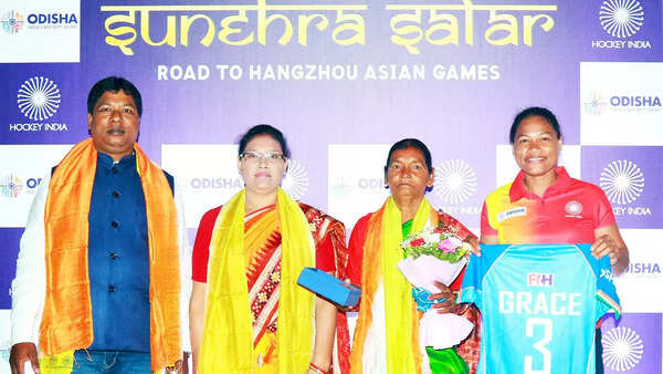 Family in spotlight at Hockey India's hockey gala