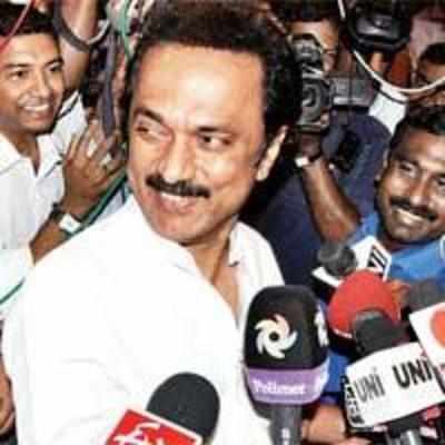 Pranab seeks more time, DMK seats