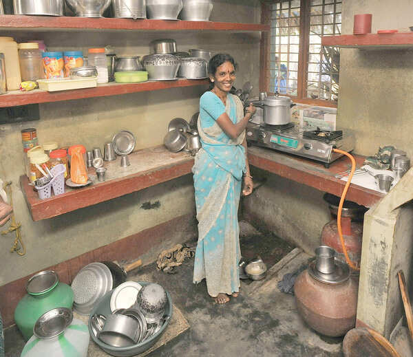 Lighter and safer gas cylinders on their way; HPCL places orders for 5,000 cylinders
