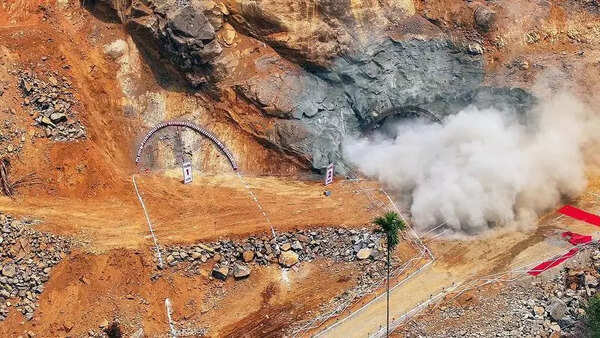 Kerala CM carries out ‘first blast’ for Wayanad tunnels