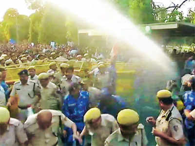 Cops lathicharge, use water cannons to disperse JNU students, teachers